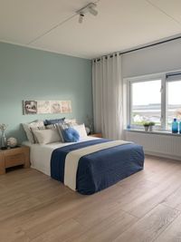 Inrichten voor de verkoop van je woning hier is de slaapkamer compleet ingericht in Zeeland